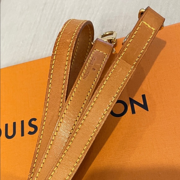 Louis Vuitton Brown Leather Strap with Gold Hardware - Picture 10 of 10